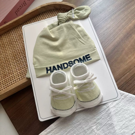 Set gorro con calcetin para niños (90-54)
