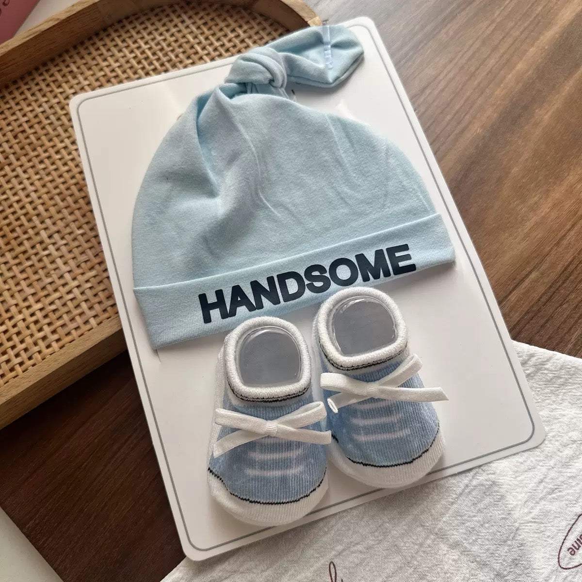 Set gorro con calcetin para niños (90-54)
