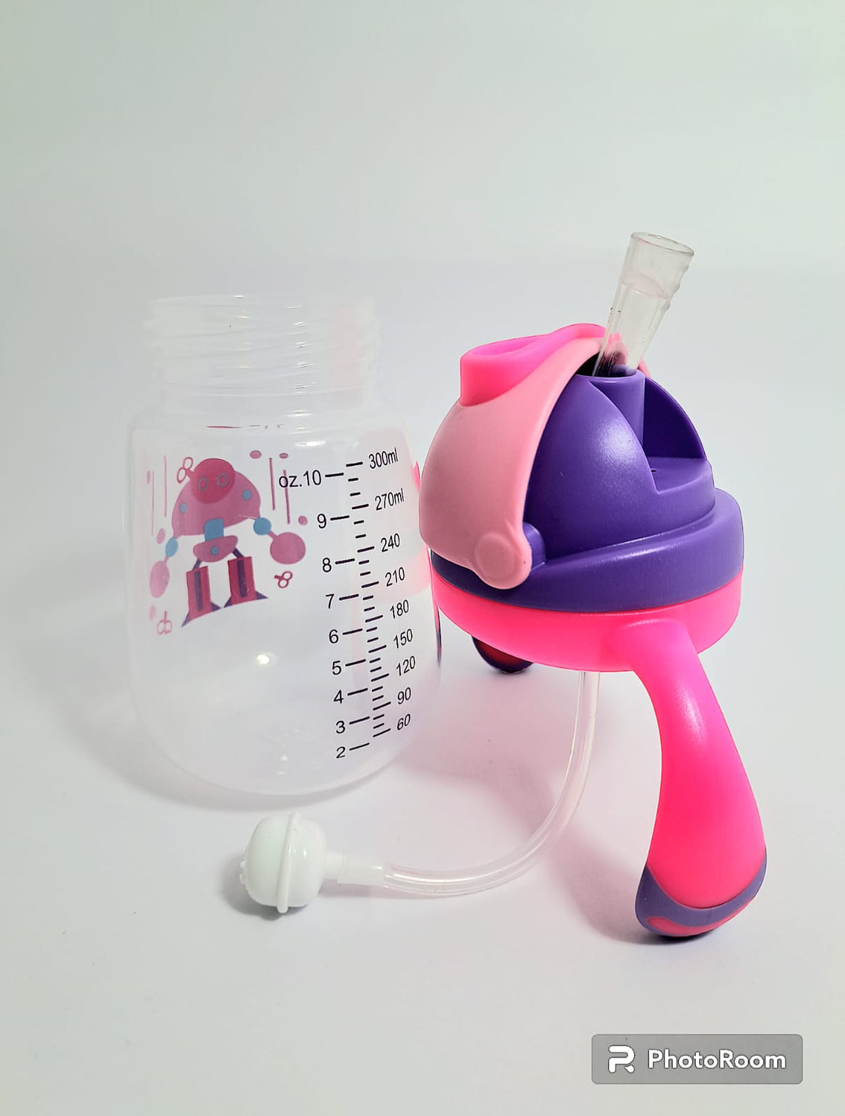 Botella de agua con pajita